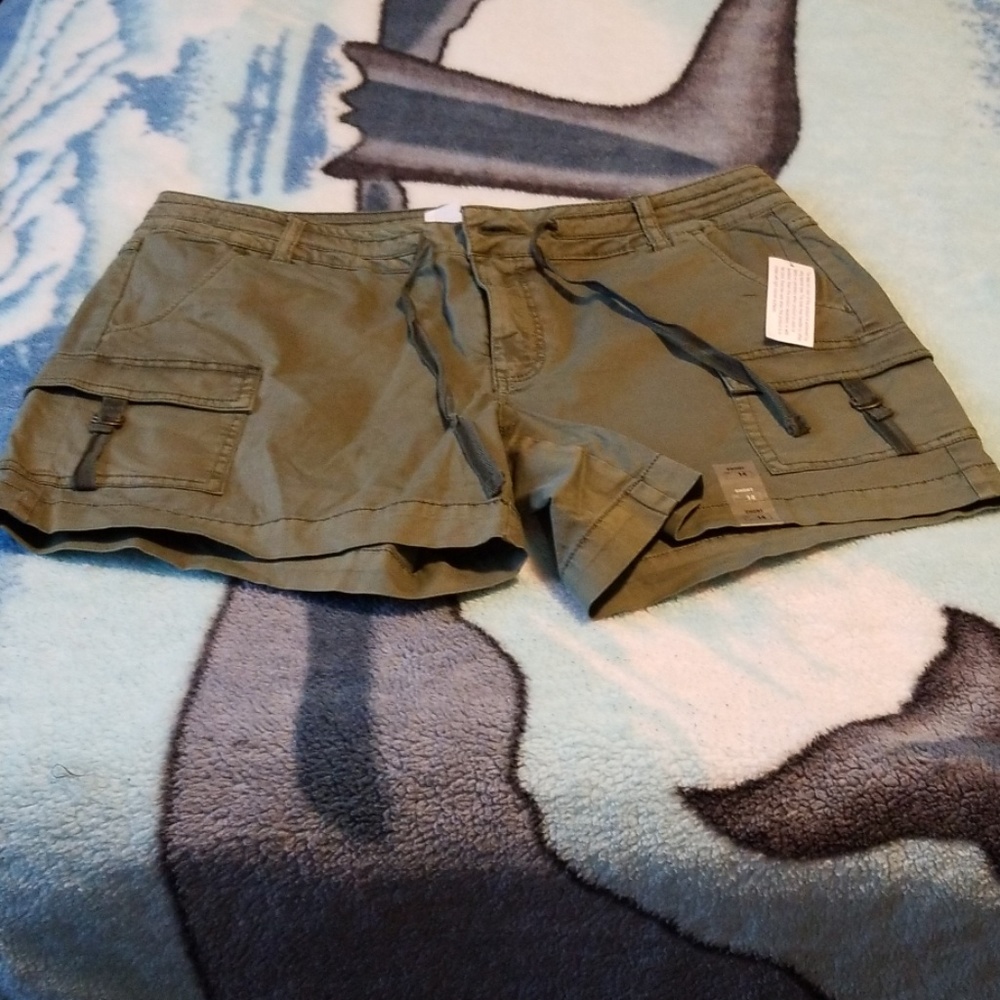 Woman's shorts